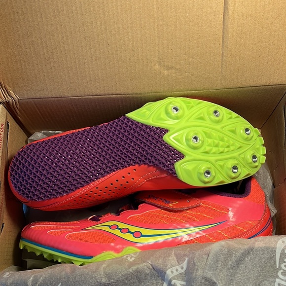 Women’s Saucony running spike shoes - Picture 2 of 5